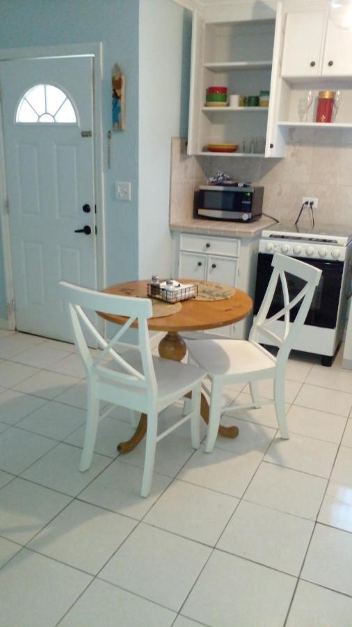 Lynn'S Cozy Cottage Nassau Exterior foto